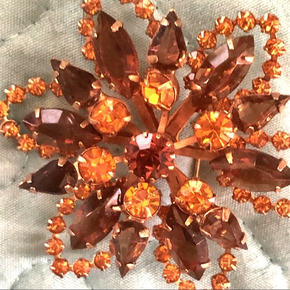 🧡VINTAGE Amber Yellow Large Dimensional Brooch🧡 - Picture 2 of 5